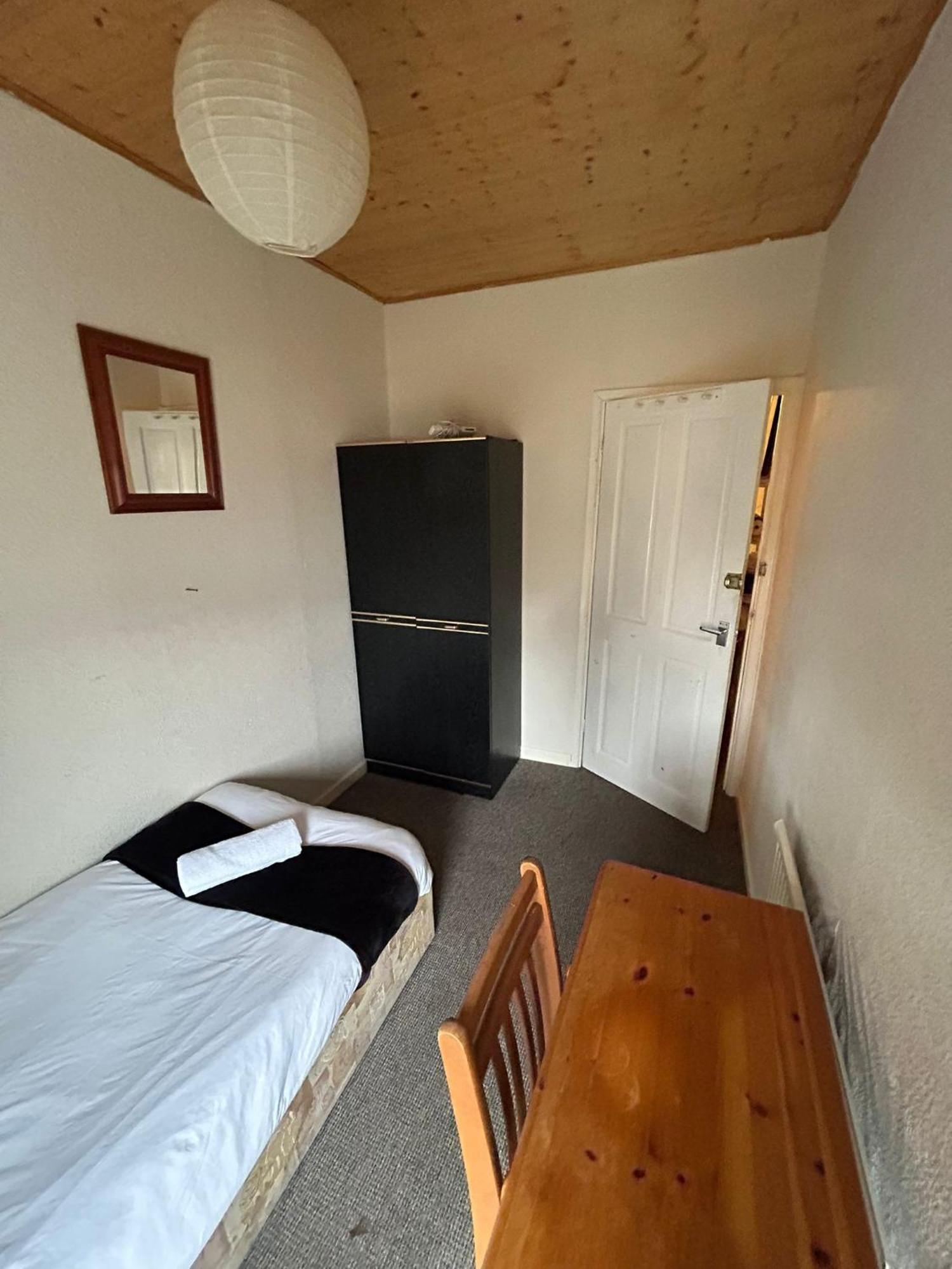 Hotel Hill Breeze House Merthyr Tydfil Exterior foto