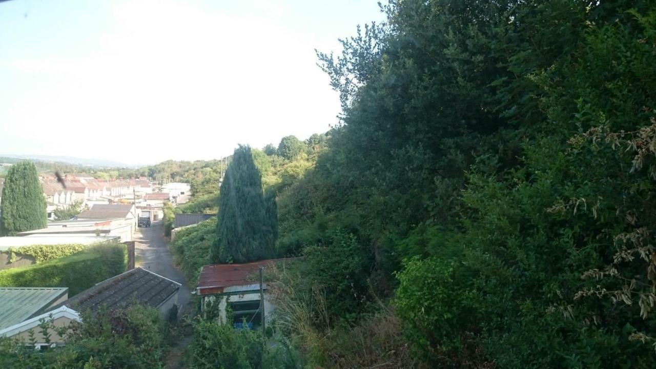 Hotel Hill Breeze House Merthyr Tydfil Exterior foto